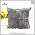 Cojín Con Diseño Laberinto Algodón Y Poliéster - VISTE TU HOGAR ONLINE