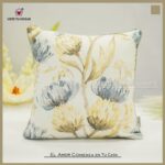 COJÍN CON ESTAMPADO DE FLORES 43X43CM Y 30X50CM - Viste Tu Hogar