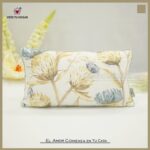COJÍN CON ESTAMPADO DE FLORES 43X43CM Y 30X50CM - Viste Tu Hogar