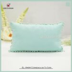 Cojín De Color Liso Algodón Y Poliéster Adornado Con Flecos En Forma De Esferas - VISTE TU HOGAR ONLINE