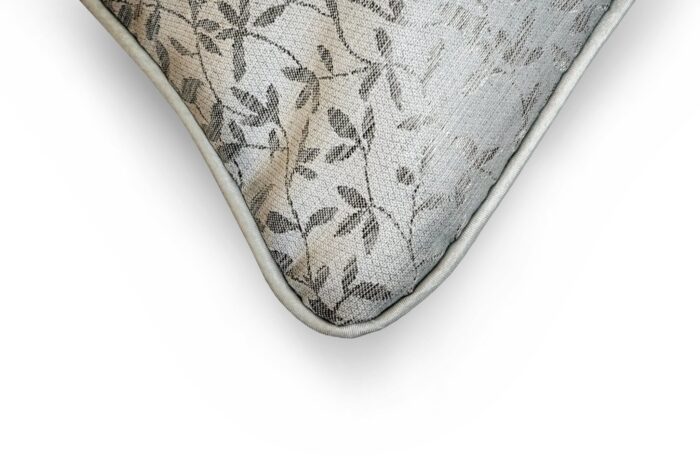 Cojín Jacquard Algodón Y Poliéster Con Diseño De Forma De Ramitas - VISTE TU HOGAR ONLINE