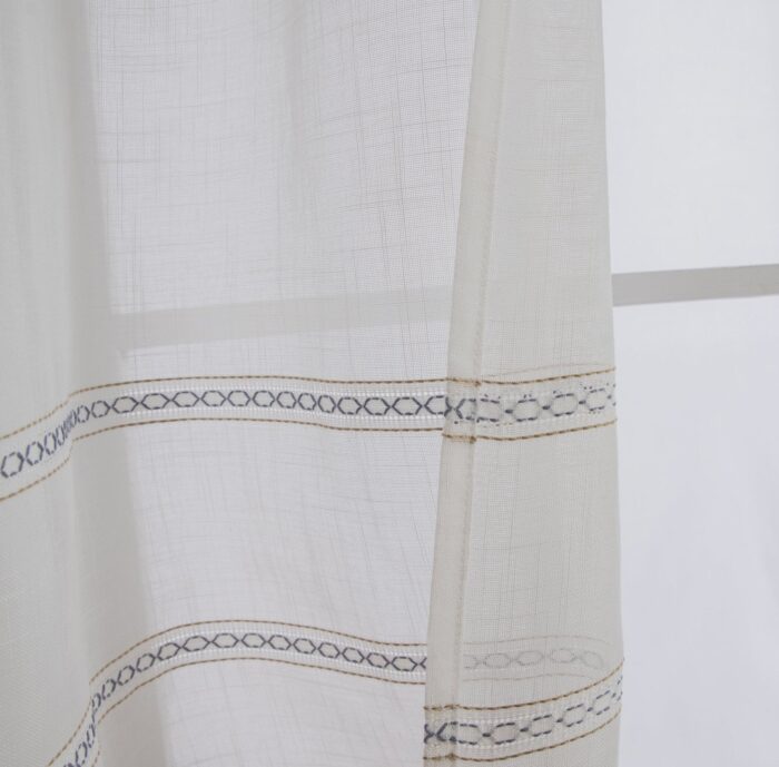 CORTINA DE COCINA DE GASA CON RAYAS CALADAS 100X140CM Y 140X140CM - Viste Tu Hogar