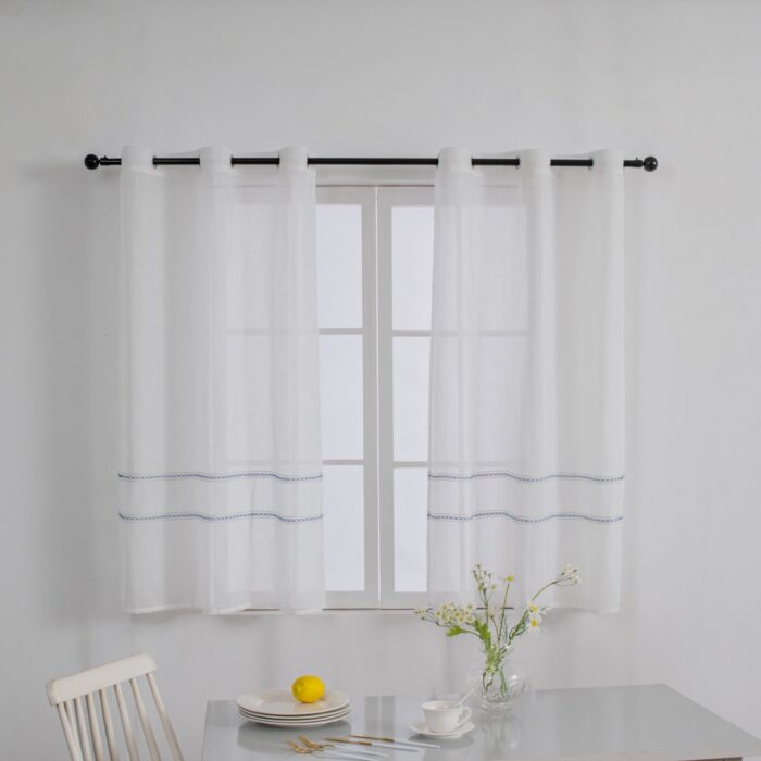CORTINA DE COCINA DE GASA CON RAYAS CALADAS 100X140CM Y 140X140CM - Viste Tu Hogar