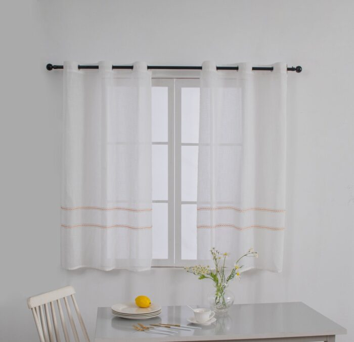 CORTINA DE COCINA DE GASA CON RAYAS CALADAS 100X140CM Y 140X140CM - Viste Tu Hogar