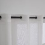 CORTINA DE COCINA DE GASA CON RAYAS CALADAS 100X140CM Y 140X140CM - Viste Tu Hogar
