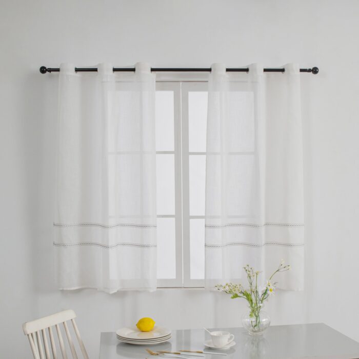 CORTINA DE COCINA DE GASA CON RAYAS CALADAS 100X140CM Y 140X140CM - Viste Tu Hogar