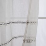 CORTINA DE COCINA DE GASA CON RAYAS CALADAS 100X140CM Y 140X140CM - Viste Tu Hogar