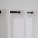 CORTINA DE COCINA DE GASA CON RAYAS CALADAS 100X140CM Y 140X140CM - Viste Tu Hogar