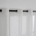 CORTINA DE COCINA DE GASA CON RAYAS CALADAS 100X140CM Y 140X140CM - Viste Tu Hogar