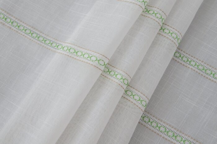 CORTINA DE COCINA DE GASA CON RAYAS CALADAS 100X140CM Y 140X140CM - Viste Tu Hogar