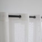 CORTINA DE COCINA DE GASA CON RAYAS CALADAS 100X140CM Y 140X140CM - Viste Tu Hogar