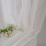 CORTINA DE VISILLO CON ESTAMPADO DE RAYAS ONDULADAS 140X260CM - Viste Tu Hogar