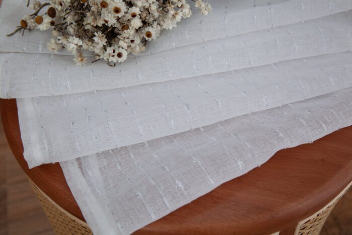 CORTINA DE VISILLO CON HILOS DE COLOR PLATA 140X260CM - Viste Tu Hogar