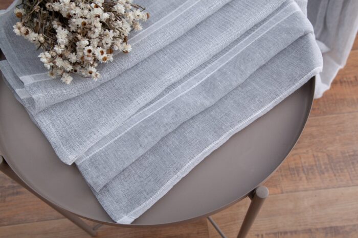 CORTINA DE VISILLO CON HOLOS DE PLATA EN RAYAS 150X260CM - Viste Tu Hogar