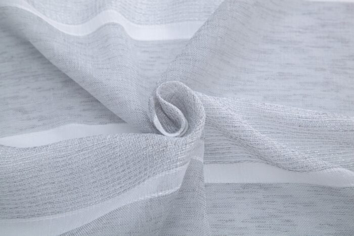 CORTINA DE VISILLO CON HOLOS DE PLATA EN RAYAS 150X260CM - Viste Tu Hogar