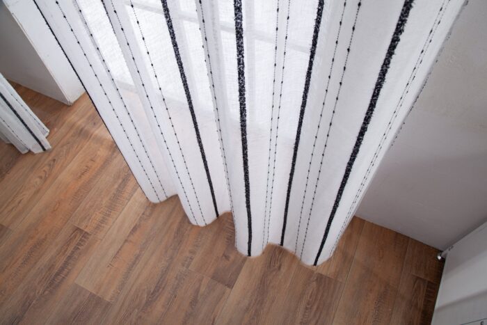 CORTINA DE VISILLO CON RAYAS BORDADO DE ALGODÓN 140X260CM - Viste Tu Hogar