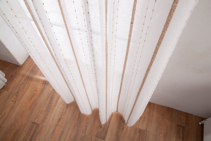 CORTINA DE VISILLO CON RAYAS BORDADO DE ALGODÓN 140X260CM - Viste Tu Hogar