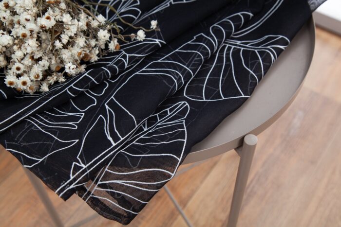 CORTINA DE VISILLO ESTAMPADO DE HOJAS EN VERTICAL 140X260CM - Viste Tu Hogar