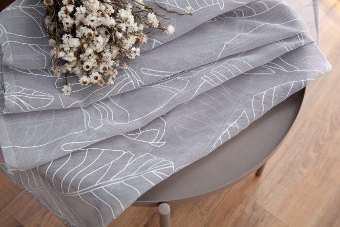CORTINA DE VISILLO ESTAMPADO DE HOJAS EN VERTICAL 140X260CM - Viste Tu Hogar