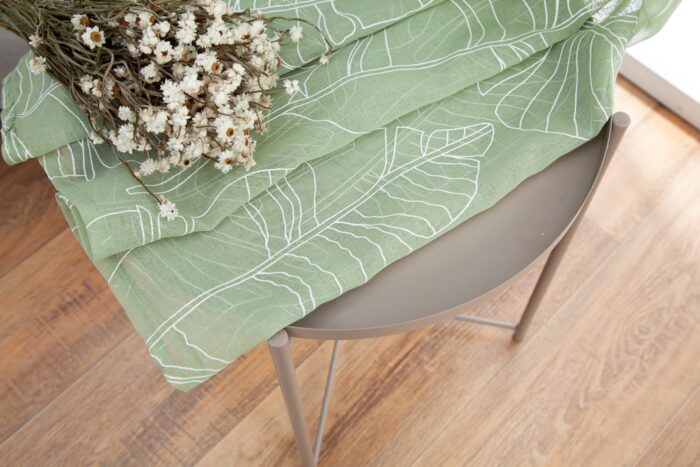 CORTINA DE VISILLO ESTAMPADO DE HOJAS EN VERTICAL 140X260CM - Viste Tu Hogar