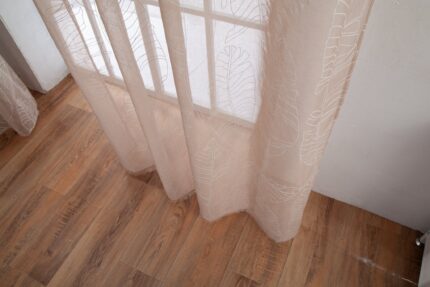 CORTINA DE VISILLO ESTAMPADO DE HOJAS EN VERTICAL 140X260CM - Viste Tu Hogar