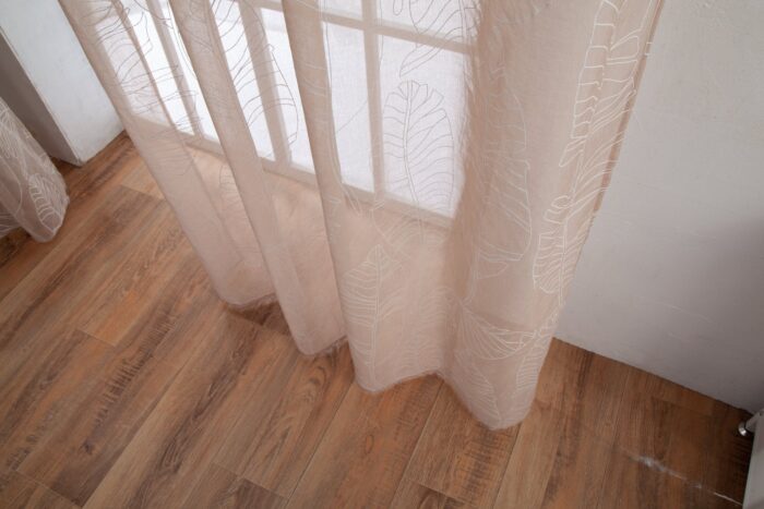 CORTINA DE VISILLO ESTAMPADO DE HOJAS EN VERTICAL 140X260CM - Viste Tu Hogar