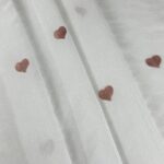 Cortina De Visillo Gasa Poliéster Con Estampado De Corazón 150x260cm - VISTE TU HOGAR ONLINE