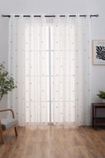 Cortina De Visillo Poliéster Con Bordado De Corazón 150x260cm - Viste Tu Hogar