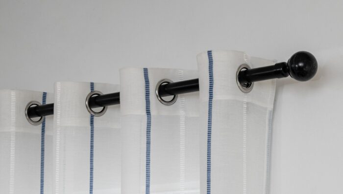 Cortinas De Visillo Lino y Poliéster Decorado Con líneas Verticales Entre Una Línea Blanca 150x260cm - VISTE TU HOGAR ONLINE