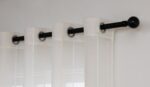 Cortinas De Visillo Lino y Poliéster Decorado Con líneas Verticales Entre Una Línea Blanca 150x260cm - VISTE TU HOGAR ONLINE