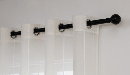 Cortinas De Visillo Lino y Poliéster Decorado Con líneas Verticales Entre Una Línea Blanca 150x260cm - VISTE TU HOGAR ONLINE
