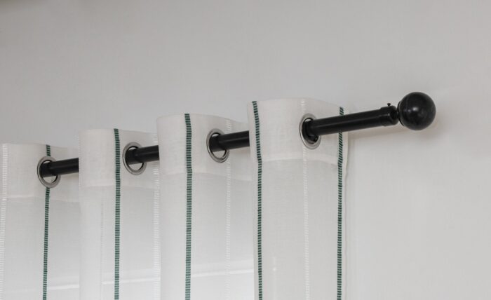 Cortinas De Visillo Lino y Poliéster Decorado Con líneas Verticales Entre Una Línea Blanca 150x260cm - VISTE TU HOGAR ONLINE